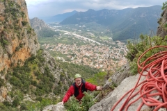 'Cec' Rhodes on Mignonette with Leonidio below. SunRock Meet, March 2019