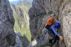 Feb25-Lewis-Corbett-descent-gully-of-federation-Peak-Photo-Molly-Worth